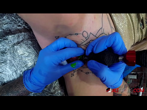 ❤️ Äärimmäisen tatuoitu hottie Sully Savage sai tatuoinnin klitorikseen ❤ Anaaliporno at fi.porn-milf-300.ru ❌